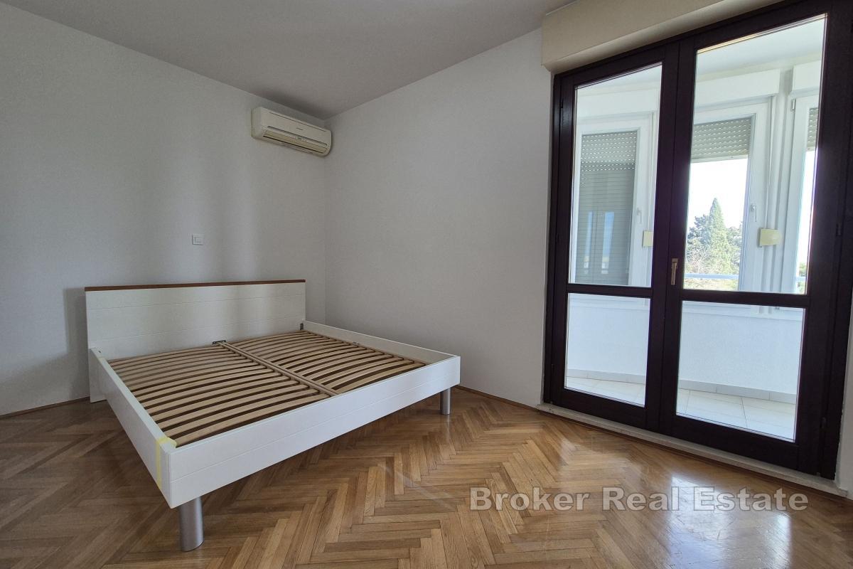 Przestronny apartament z dwiema sypialniami i widokiem na morze