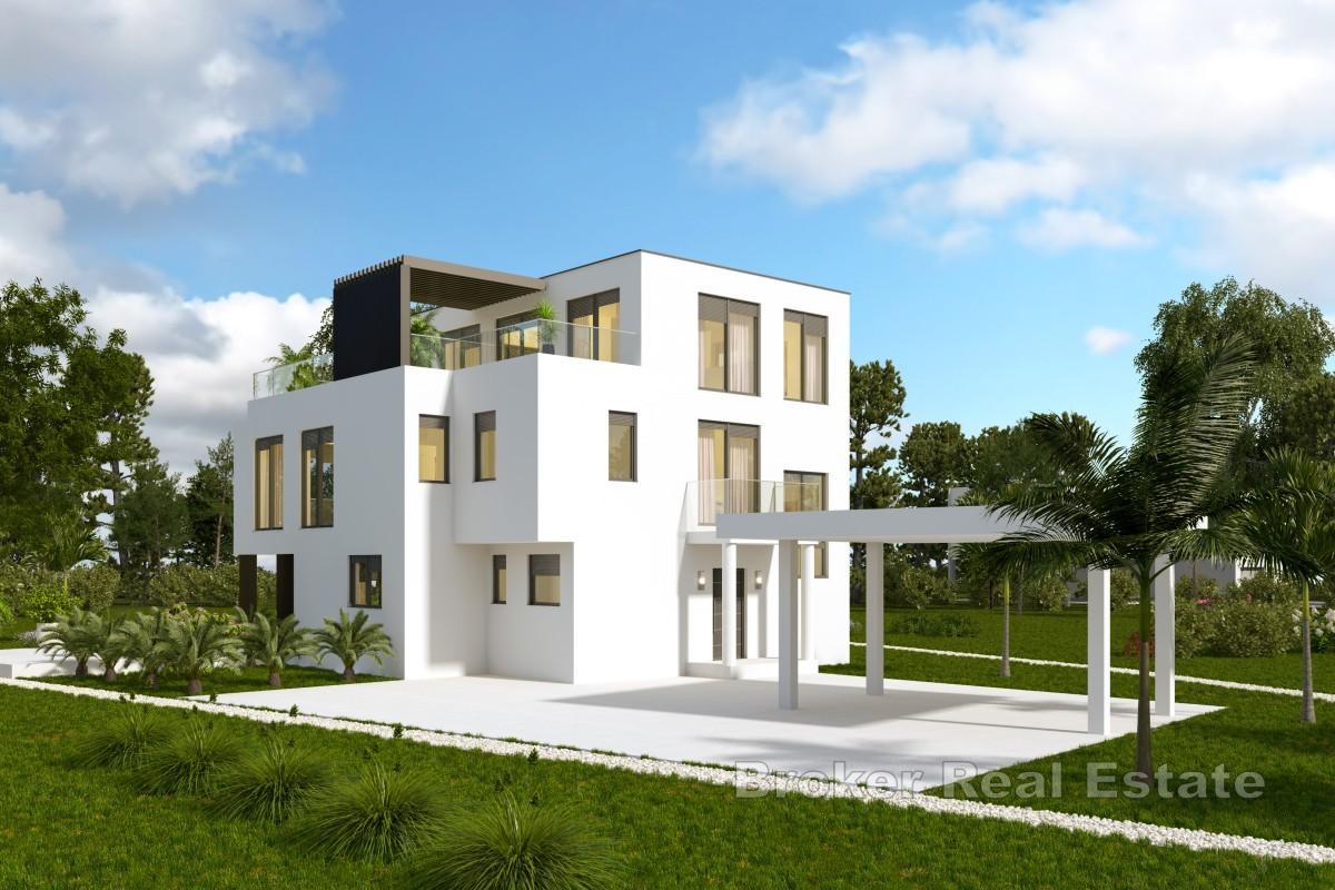 Esclusiva villa su tre piani con piscina e vista mare aperta