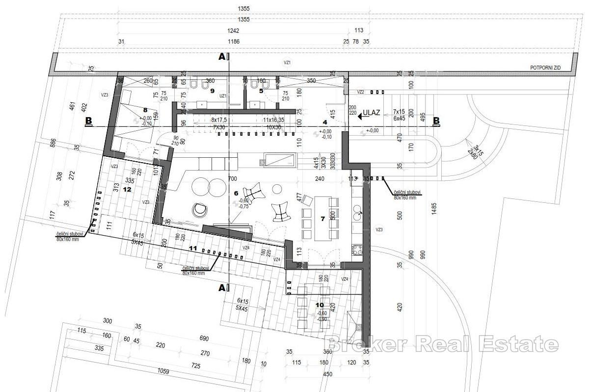 Tomt med projekt för byggnation av en villa med pool och havsutsikt