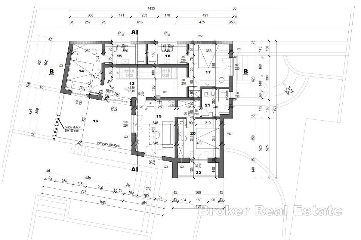 Tomt med projekt för byggnation av en villa med pool och havsutsikt