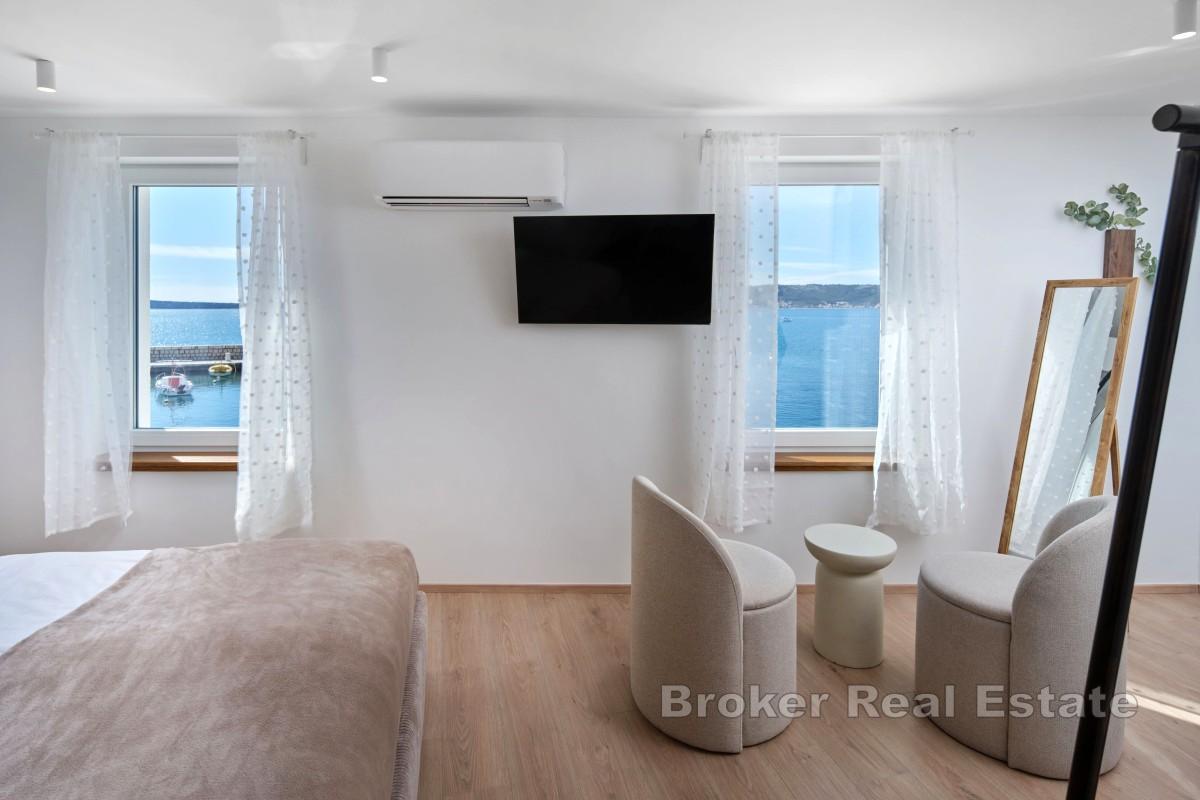 Casa in pietra lussuosamente ristrutturata in prima fila sul mare