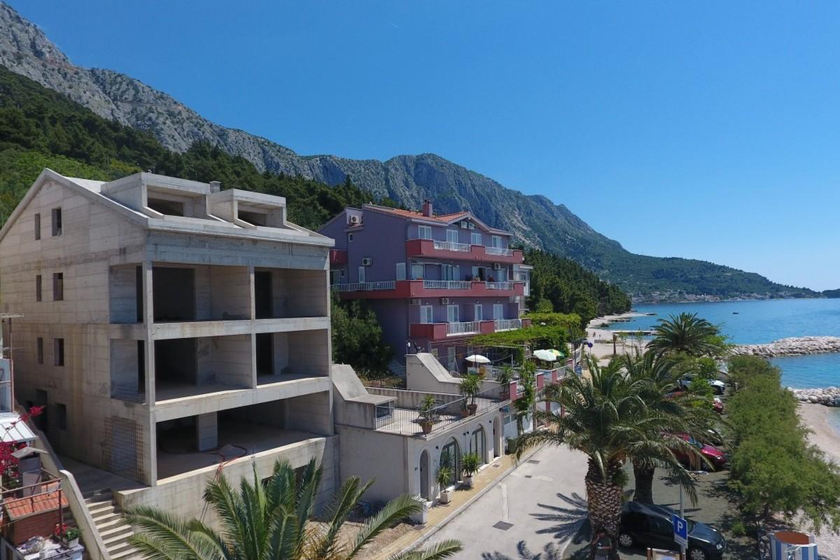 001-2016-713-Makarska-unfinished-apartment-house-first-row-to-the-sea-for-sale