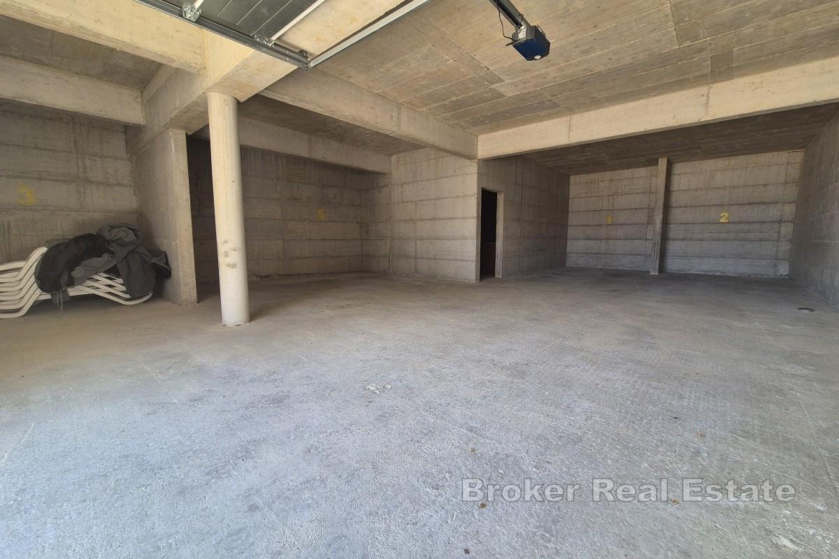 Immeuble d'appartements inachevé en bord de mer