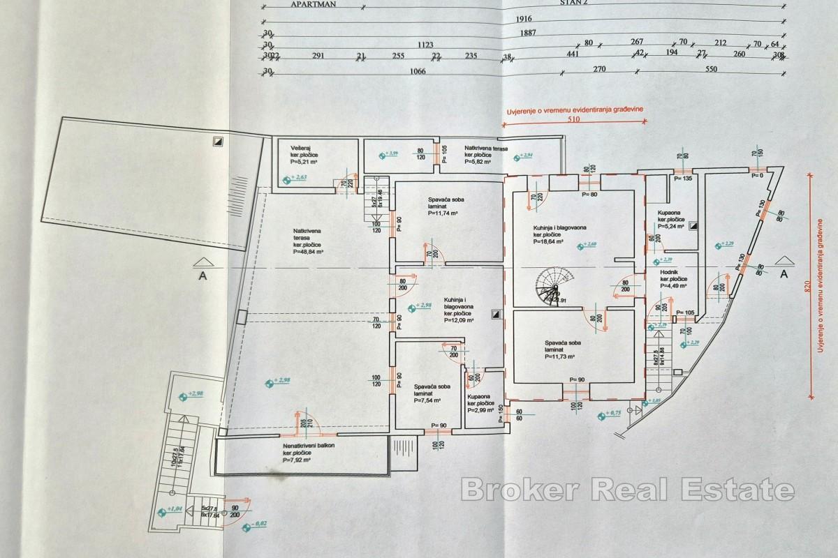 Apartmanska kuća s tri jedinice u blizini mora