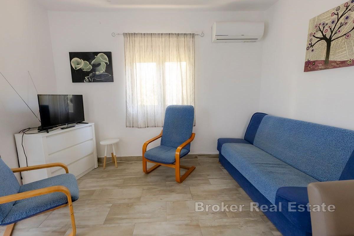 Dům se dvěma apartmány v první řadě u moře