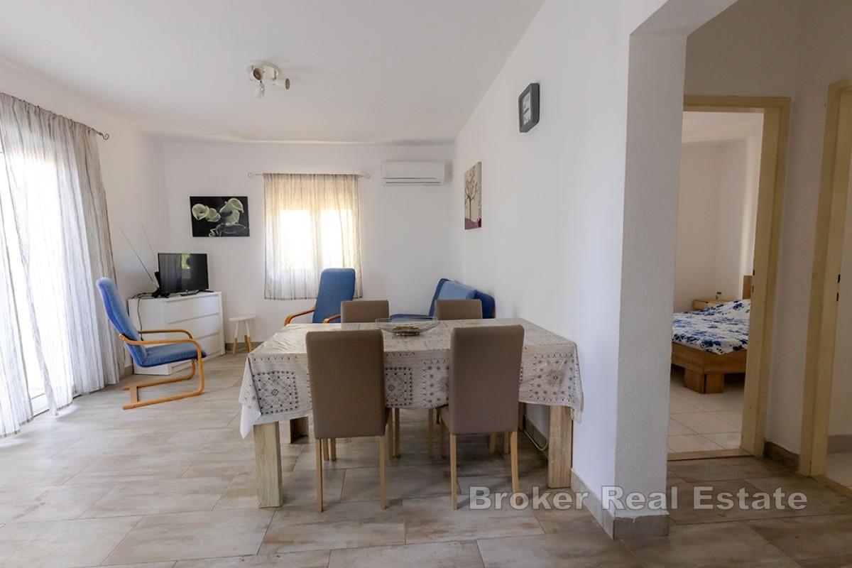 Dům se dvěma apartmány v první řadě u moře