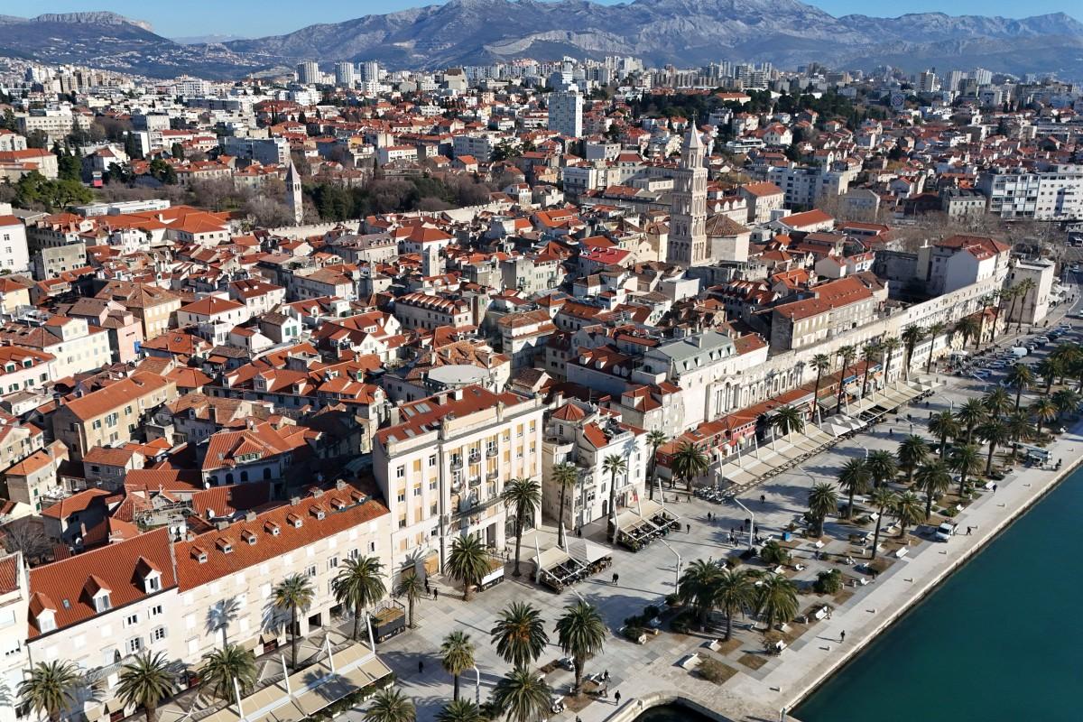 Restaurant familial équipé et meublé au cœur de Split
