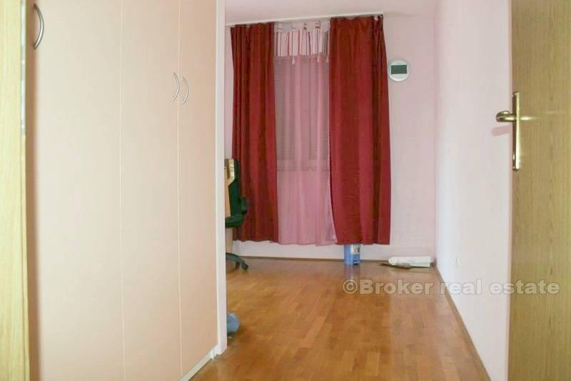 Tre soverom (Znjan), til leie