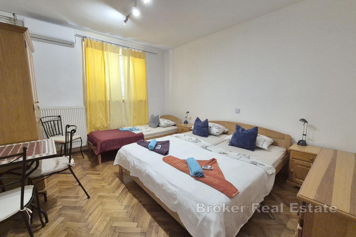 Samostojeća apartmanska kuća s pogledom na more