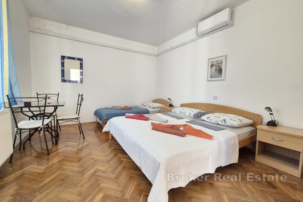 Samostojeća apartmanska kuća s pogledom na more