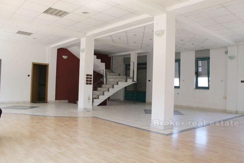 Local meublé, à louer