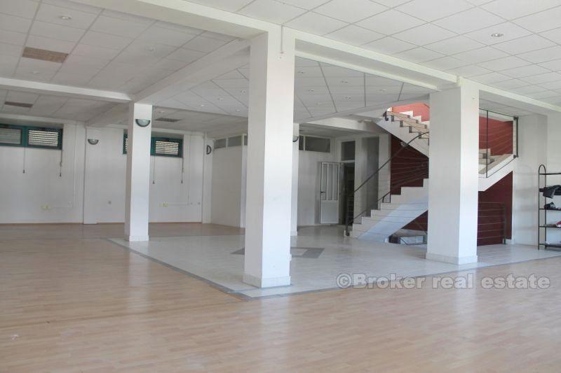 Local meublé, à louer