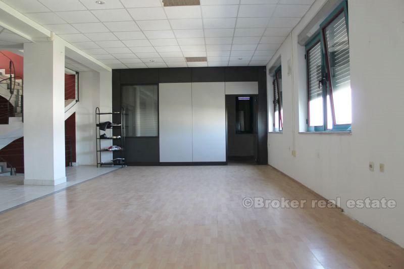 Local meublé, à louer