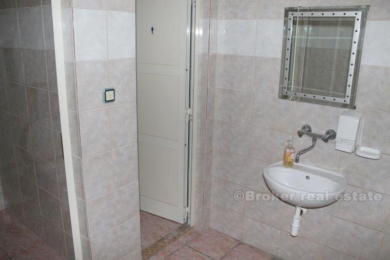 Local meublé, à louer