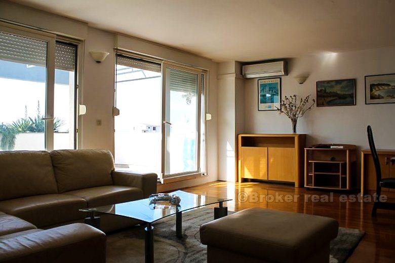 Three bedroom apartment (Pazdigrad), for rent