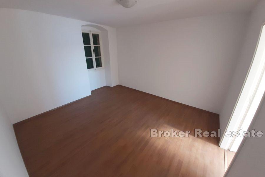 Semi detached house, for sale