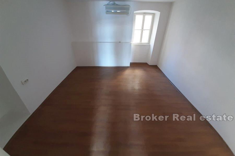 Semi detached house, for sale