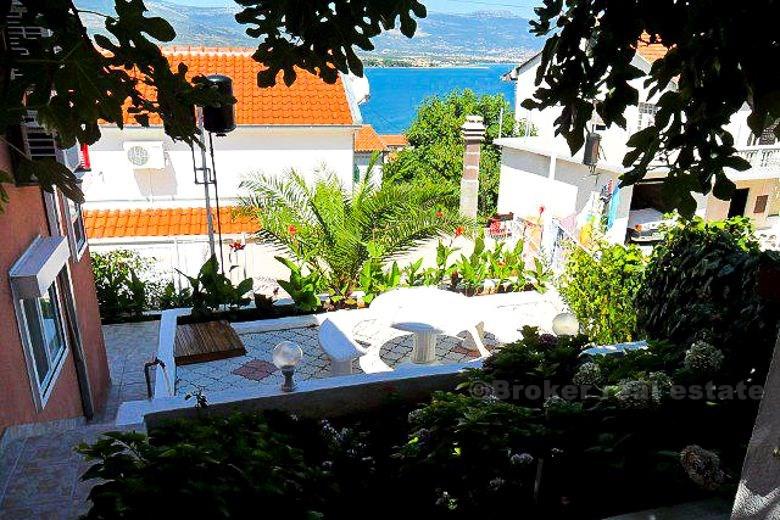 Отдельный двухэтажный дом, продается