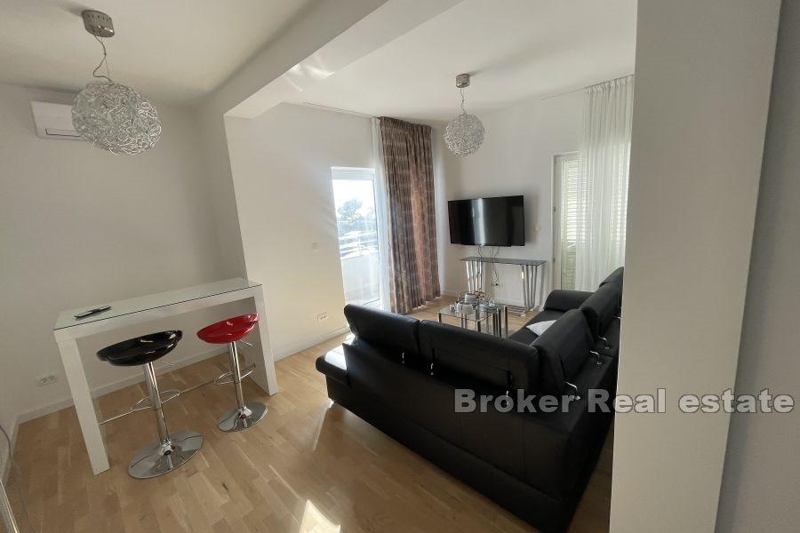 Moderní apartmán se 2 ložnicemi a výhledem na moře