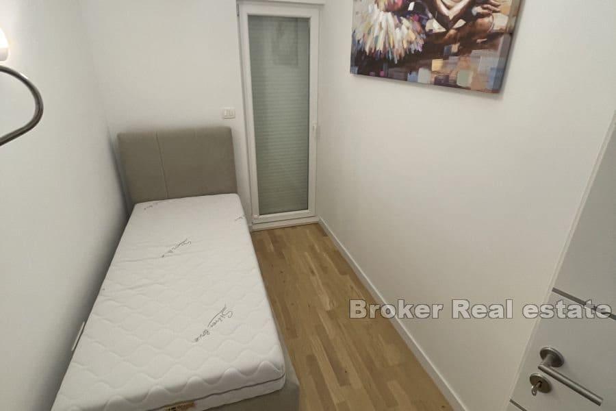 Modernes Apartment mit zwei Schlafzimmern und Meerblick