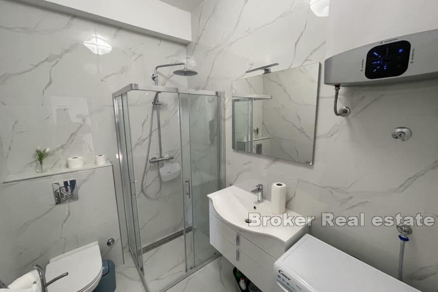 Modernes Apartment mit zwei Schlafzimmern und Meerblick