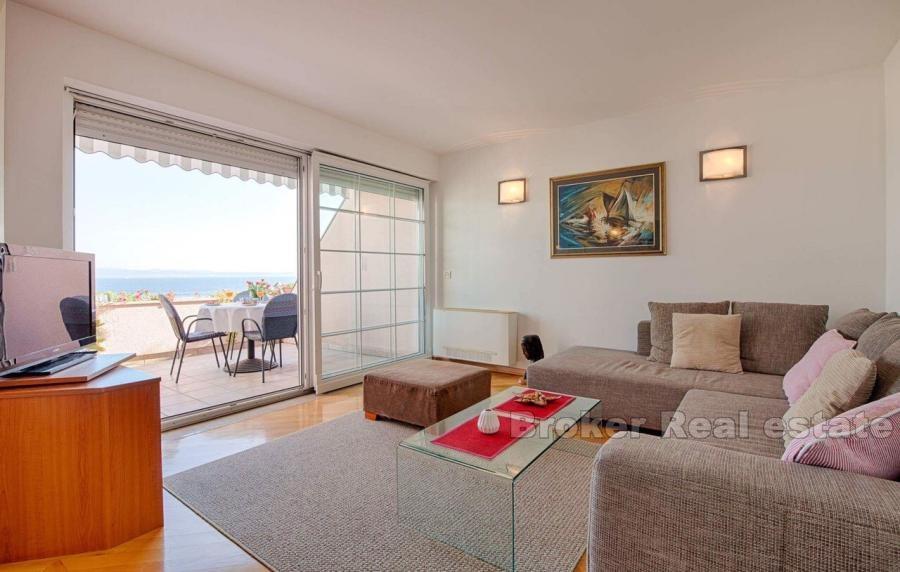Žnjan, three-bedroom apartment in the first row to the sea