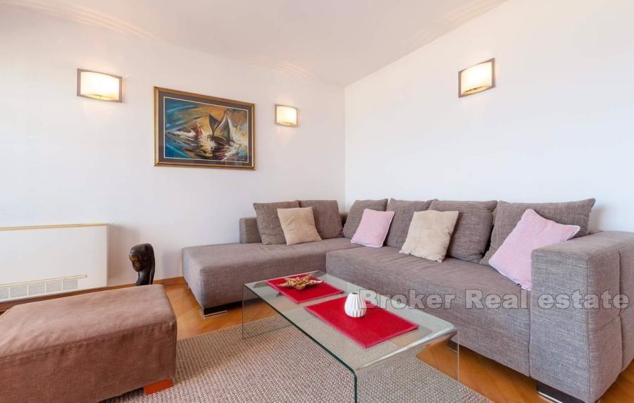 Žnjan, three-bedroom apartment in the first row to the sea