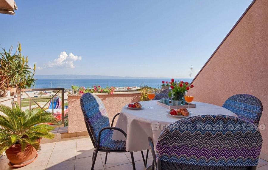 Žnjan, three-bedroom apartment in the first row to the sea