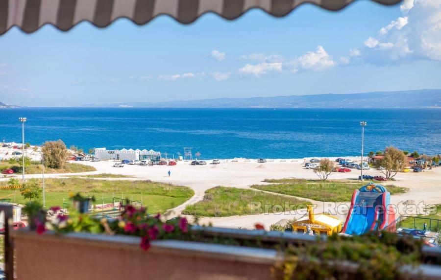 Žnjan, three-bedroom apartment in the first row to the sea