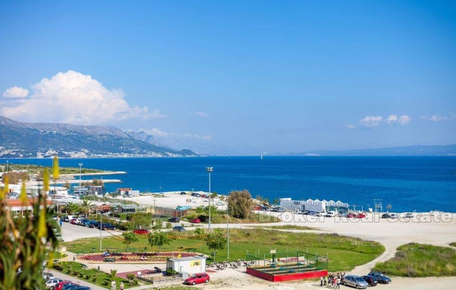 Žnjan, three-bedroom apartment in the first row to the sea