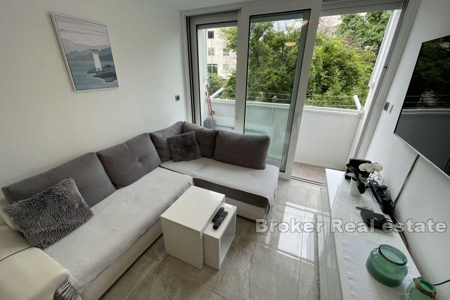 Bol - Uređeni apartman na odličnoj lokaciji
