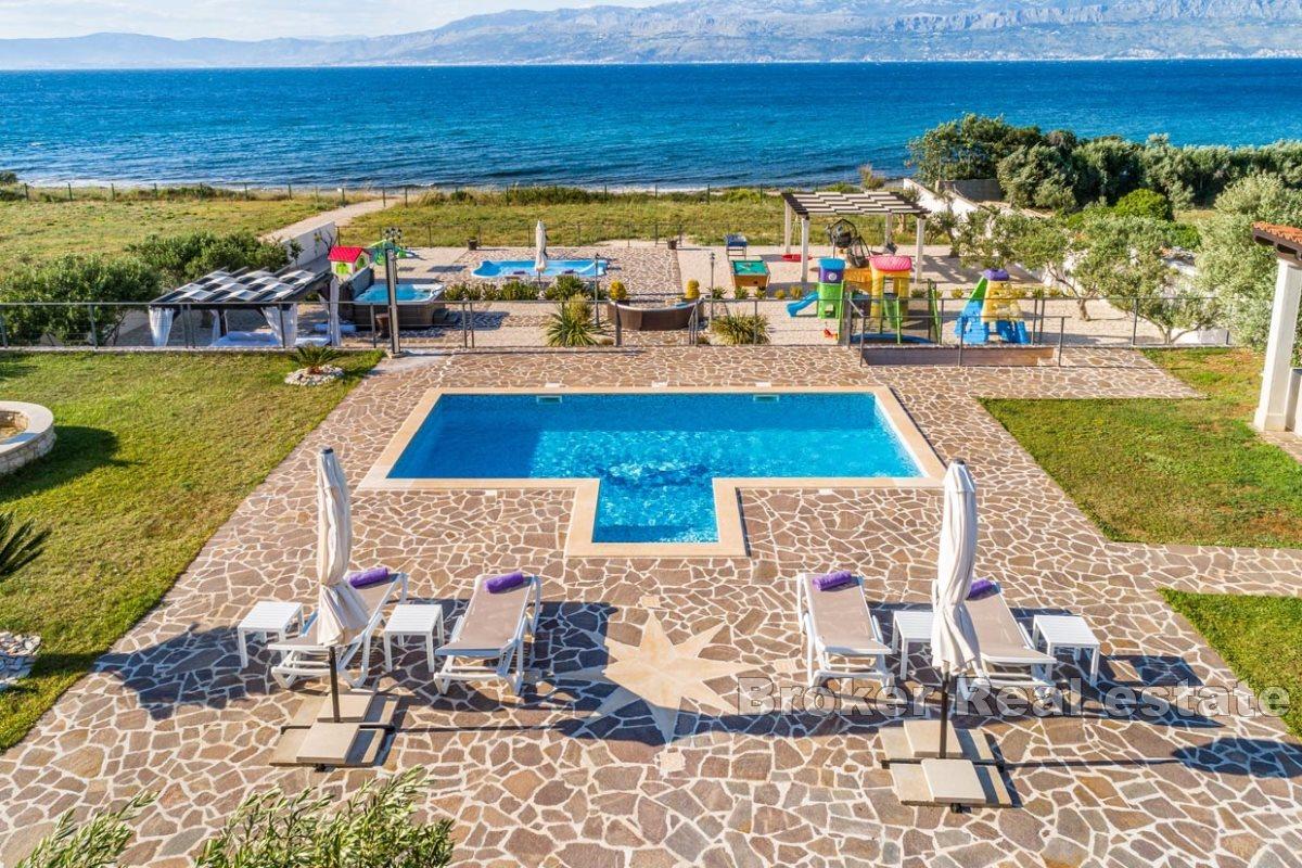 001-2018-10-Island-of-Brac-stone-villa-in-the-first-row-to-the-sea-for-rent