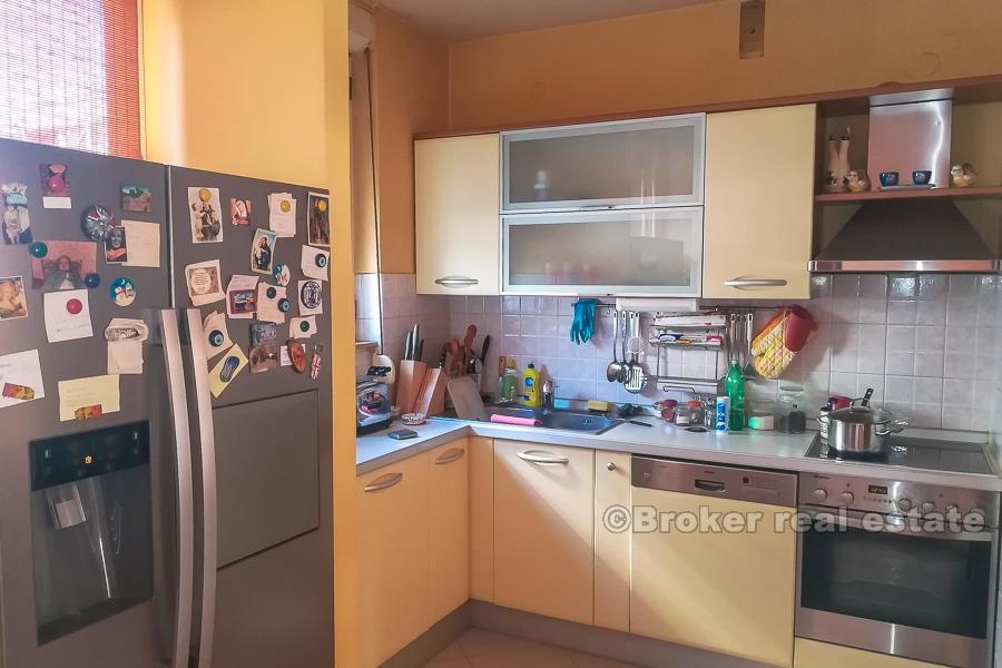 Apartament z dwiema sypialniami blisko centrum, sprzedaż