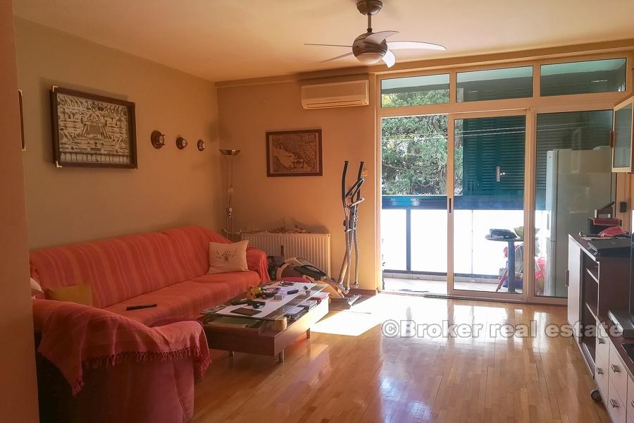 Apartament z dwiema sypialniami blisko centrum, sprzedaż