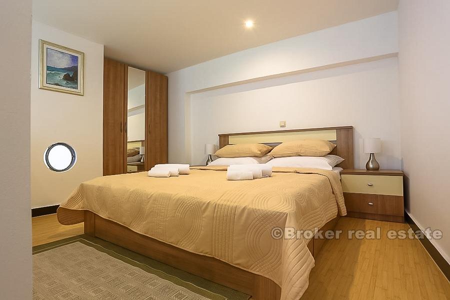 Jednoložnicový byt, Manus