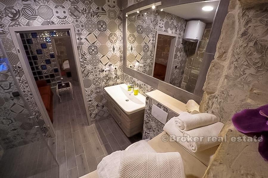 Stan u centru grada, na prodaju