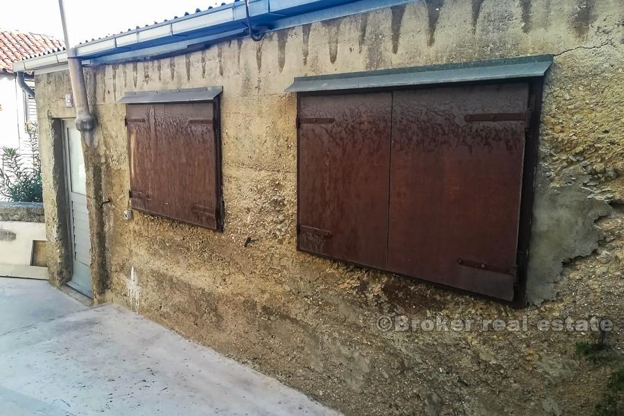 Kuća za renovaciju u centru Splita, na prodaju