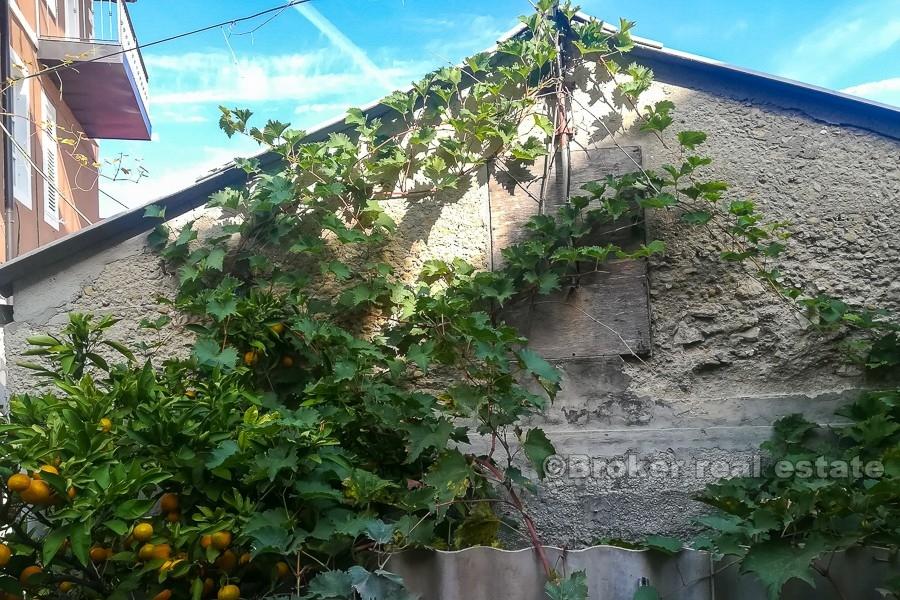 Dom do remontu w centrum Splitu, na sprzedaż