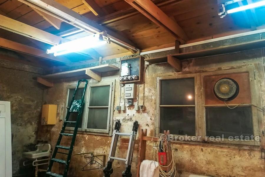 Kuća za renovaciju u centru Splita, na prodaju