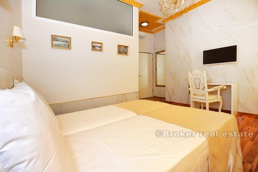 Apartman na jedinstvenoj lokaciji, prodaja