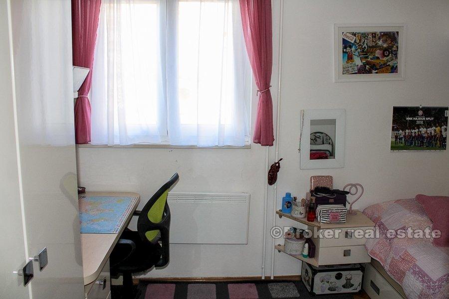 Blatine, Dwupiętrowy apartament na sprzedaż