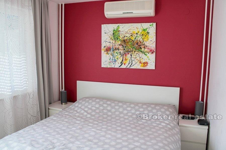 Blatine, Dwupiętrowy apartament na sprzedaż