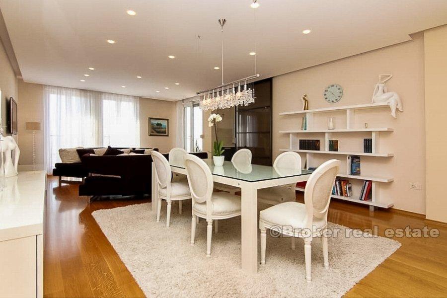 Meje, appartement de deux chambres avec vue sur la mer, à vendre