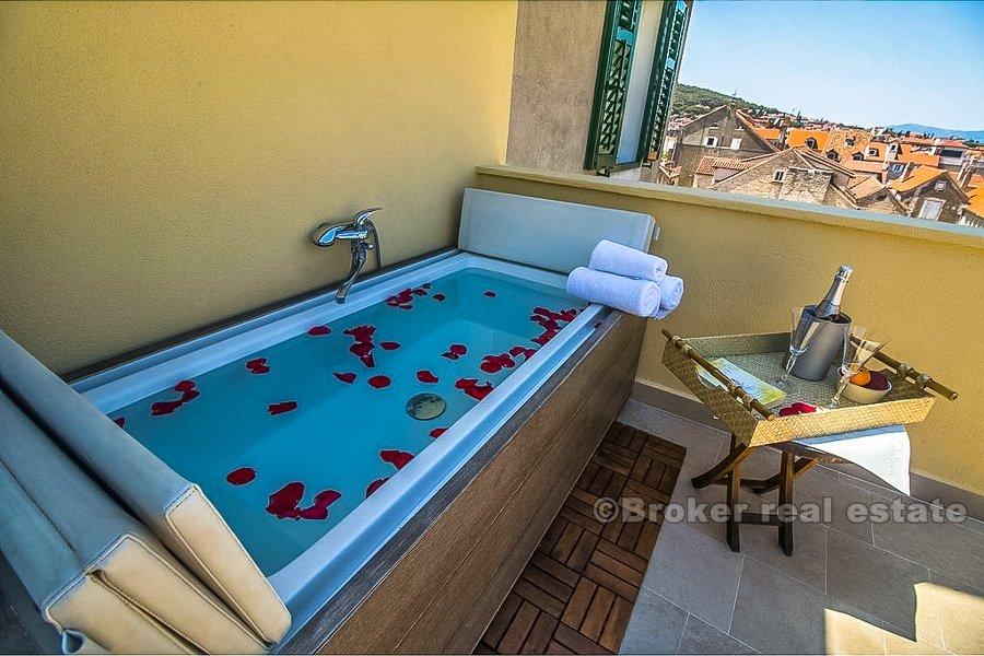 Appartamento in centro città, in vendita