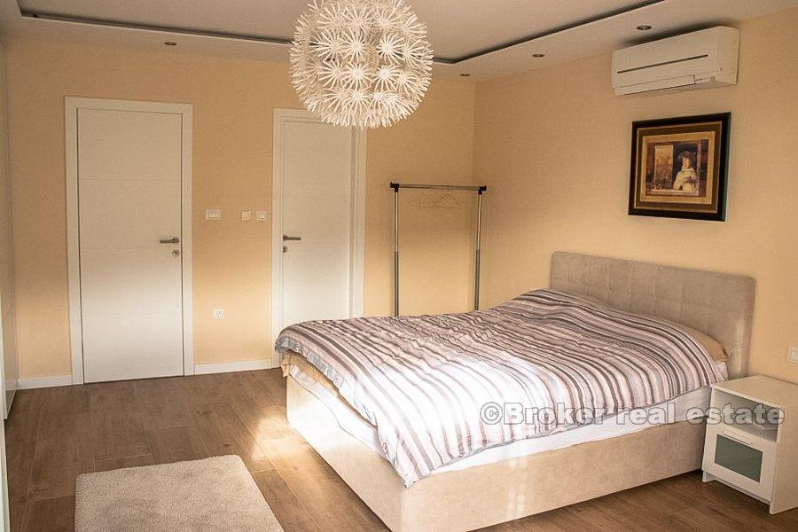 Renovirani apartman, Trstenik, na prodaju