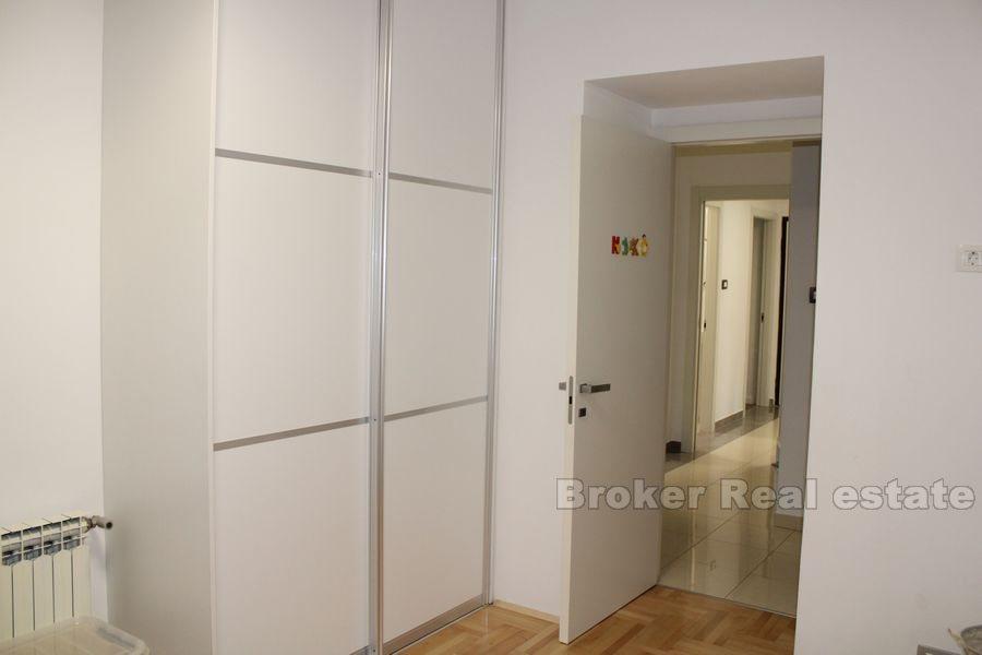 Krizine, un luxueux appartement de quatre chambres avec vue sur la mer