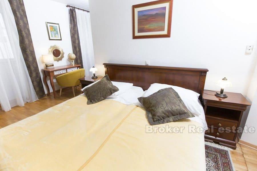 Center, house on four floors