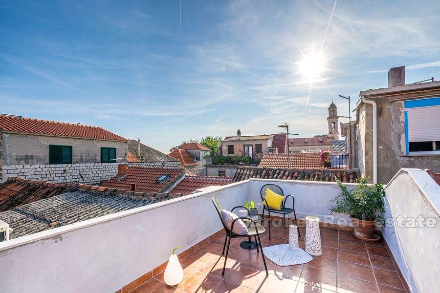 Maison en pierre mitoyenne rénovée