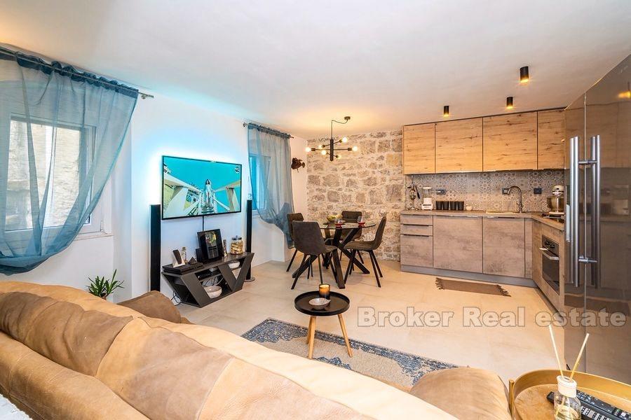 Maison en pierre mitoyenne rénovée