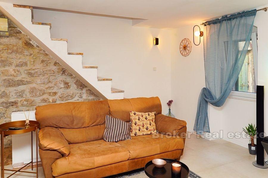 Maison en pierre mitoyenne rénovée